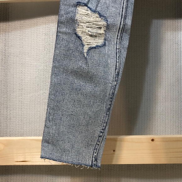 NWT Hollister High Rise Skinny Jeans Size: 3S - Picture 4 of 5